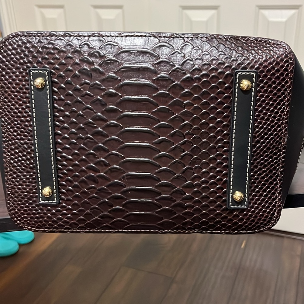 Brown croco Dooney & Burke bucket bag - Picture 3 of 8